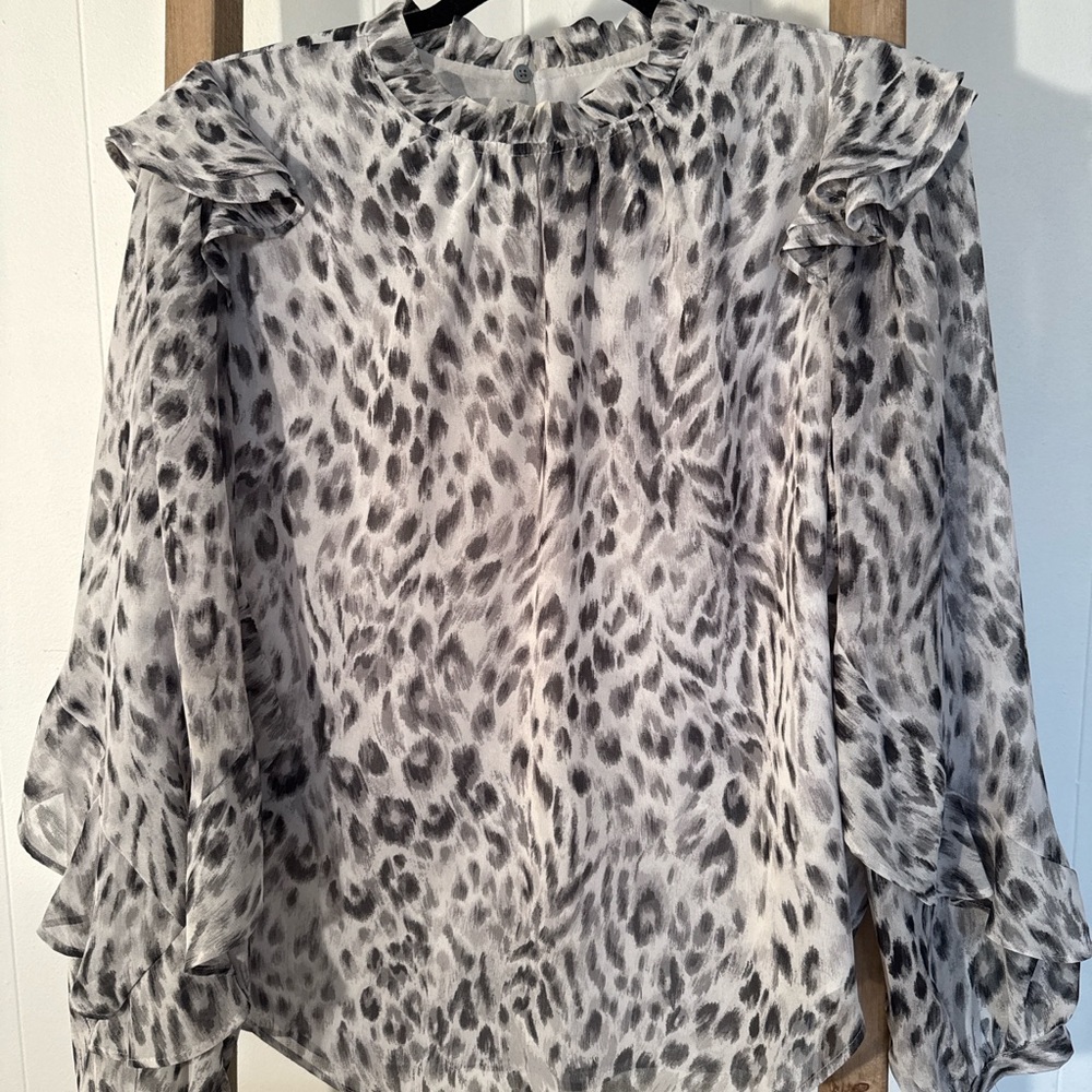 Elegant Gray and Off white ruffled blouse - Picture 3 of 4